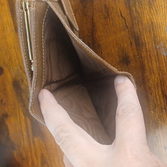 Authentic GUCCI PROJECT Tan Leather Wallet with Card Slots - Picture 4 of 10